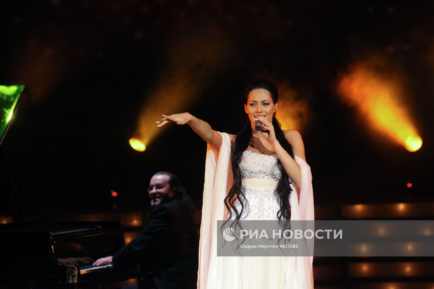 Певица Ева Ривас представит Армению на "Евровидении-2010"