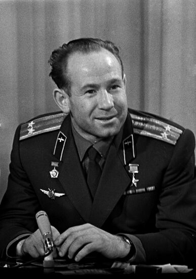 Алексей Леонов