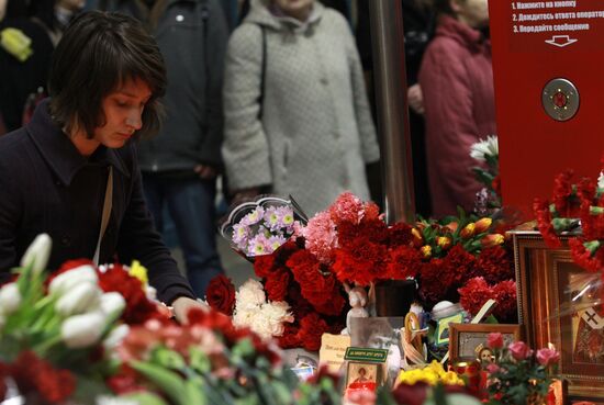 Акция памяти по погибшим на станции метро "Парк культуры"