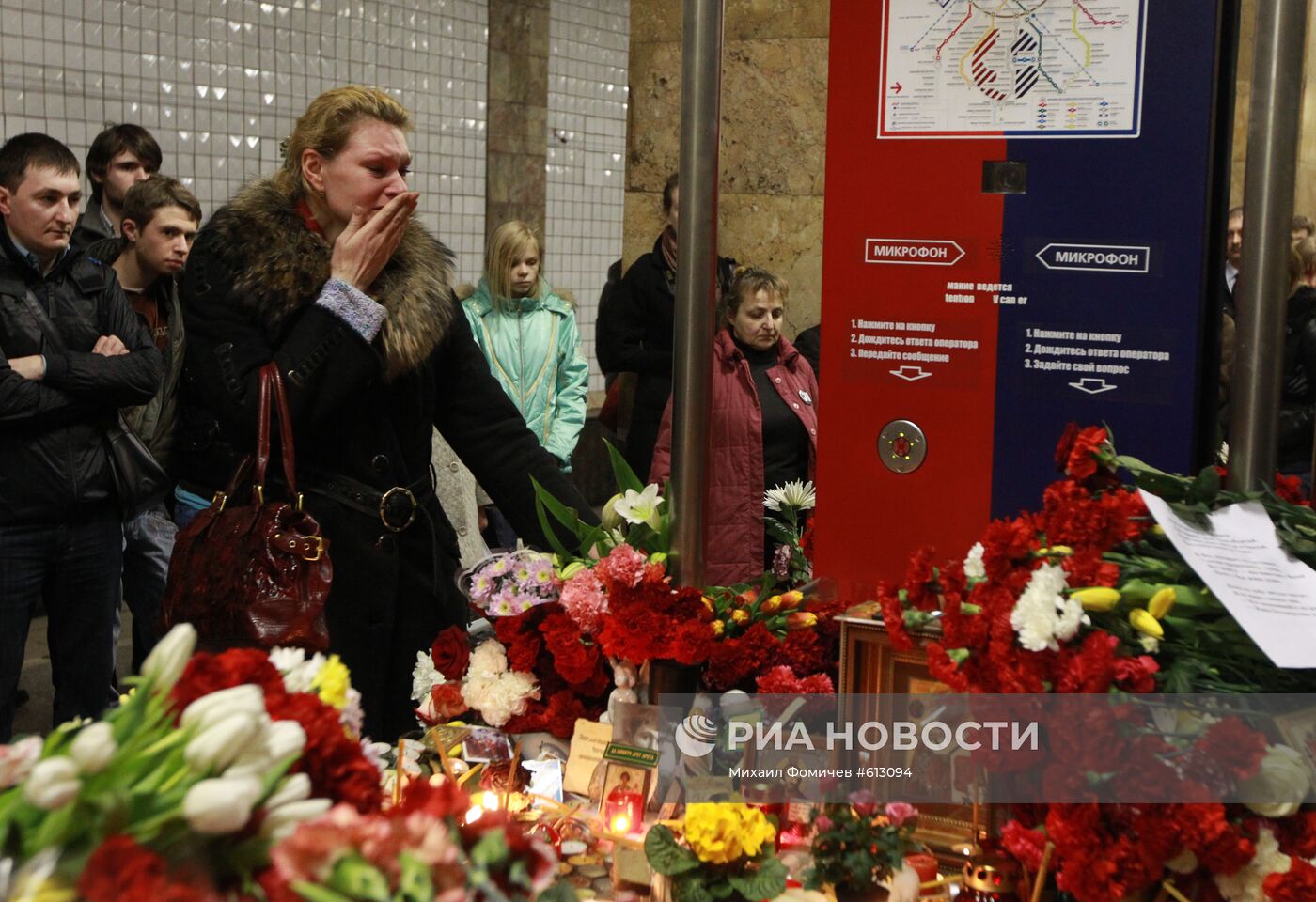 Акция памяти по погибшим на станции метро "Парк культуры"