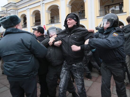 Задержаны участники несанкционированной акции в Санкт-Петербурге