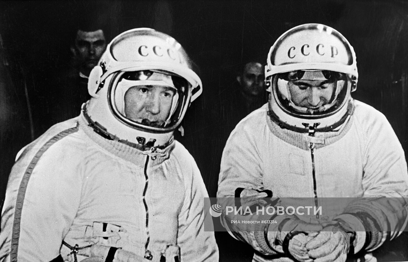 Космонавты Алексей Леонов и Павел Беляев