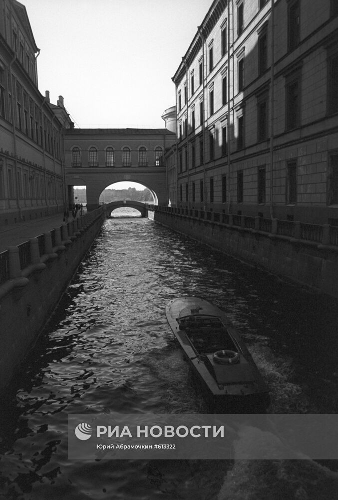 Эрмитажный мост через Зимнюю канавку