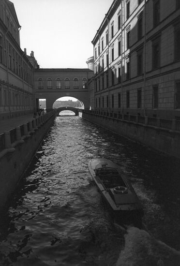 Эрмитажный мост через Зимнюю канавку