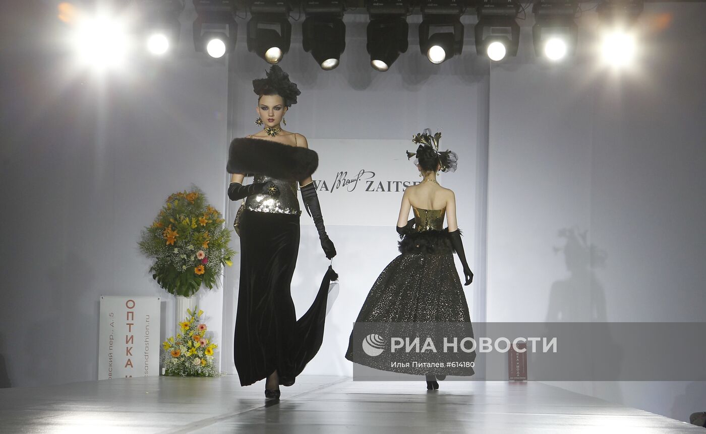 Показ коллекции одежды модельера Вячеслава Зайцева