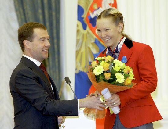Д.Медведев вручил награды участниками Паралимпийских игр