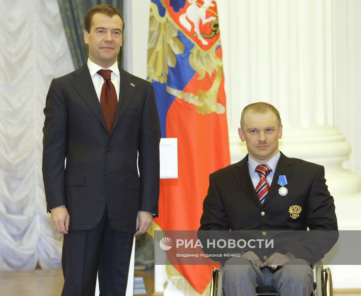 Д.Медведев вручил награды участниками Паралимпийских игр