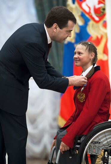 Д.Медведев встретился с участниками Паралимпийских игр-2010