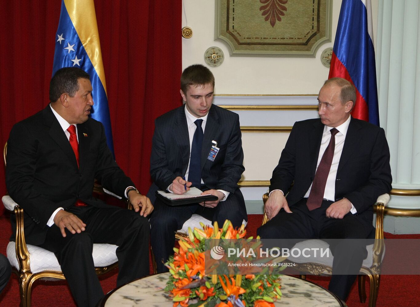 Владимир Путин и Уго Чавес провели двустороннюю встречу