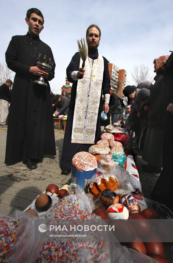 Освящение пасхальных куличей во Владивостоке