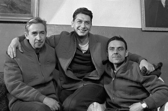 Советские космонавты Константин Феоктистов, Борис Егоров и Владимир Комаров
