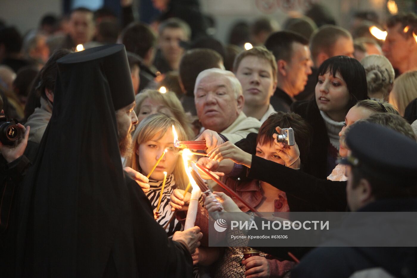 Встреча Благодатного огня в Москве