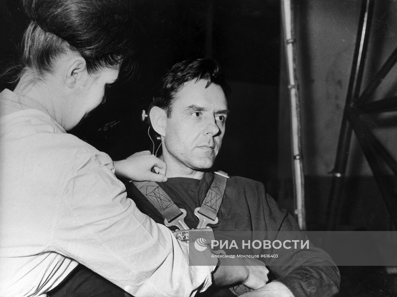 Владимир Комаров готовится к тренировке