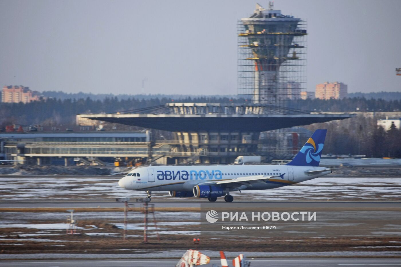 Самолет Airbus-320 в аэропорту "Шереметьево"