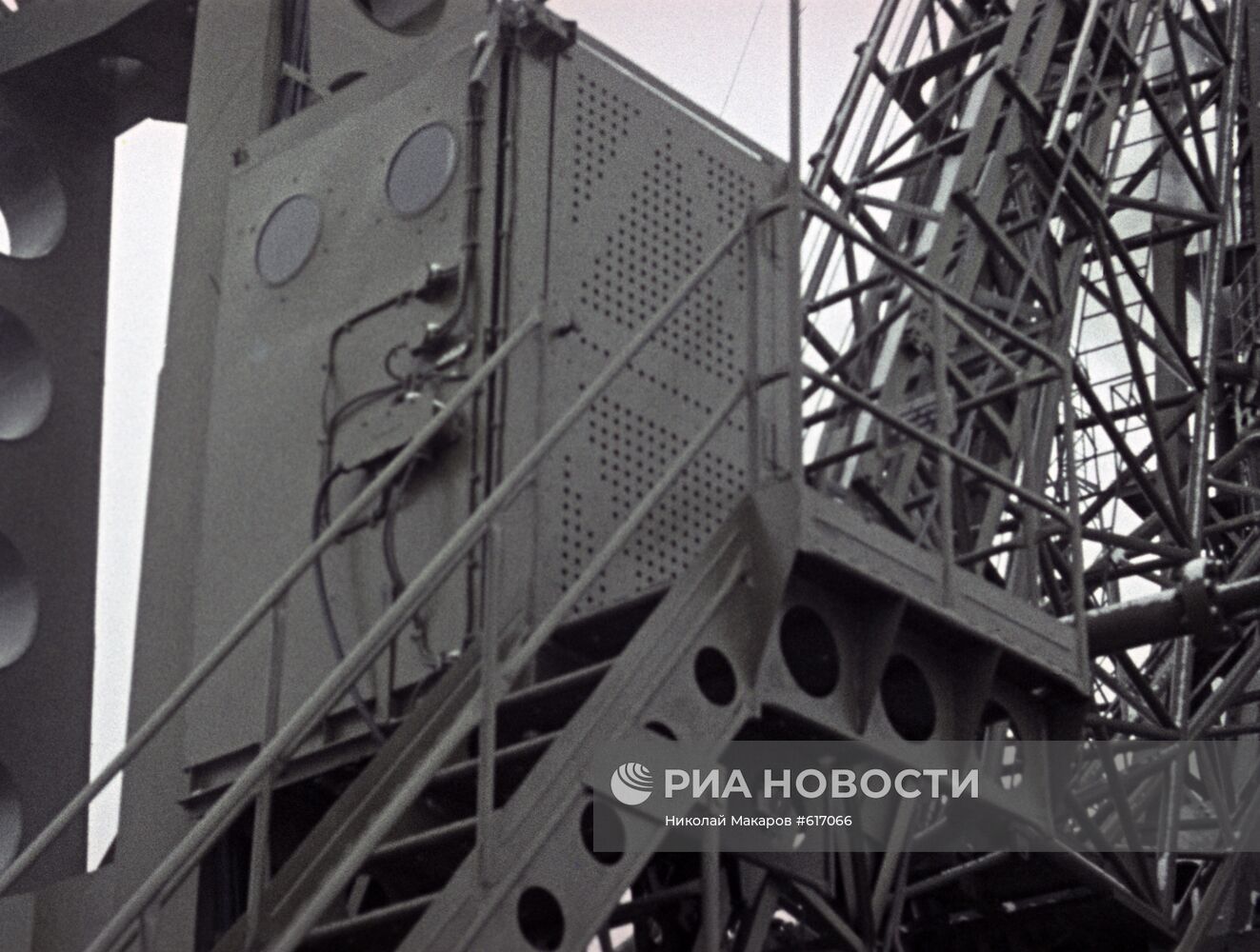 Кадр из документального фильма "Человек вышел в космос"