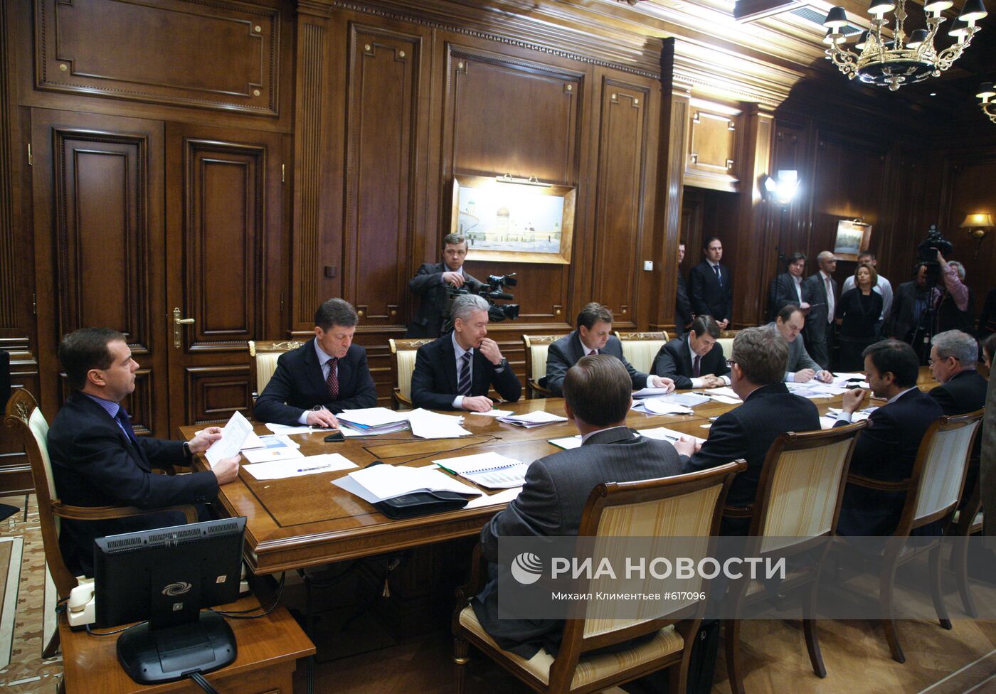 Дмитрий Медведев провел совещание в резиденции "Горки"