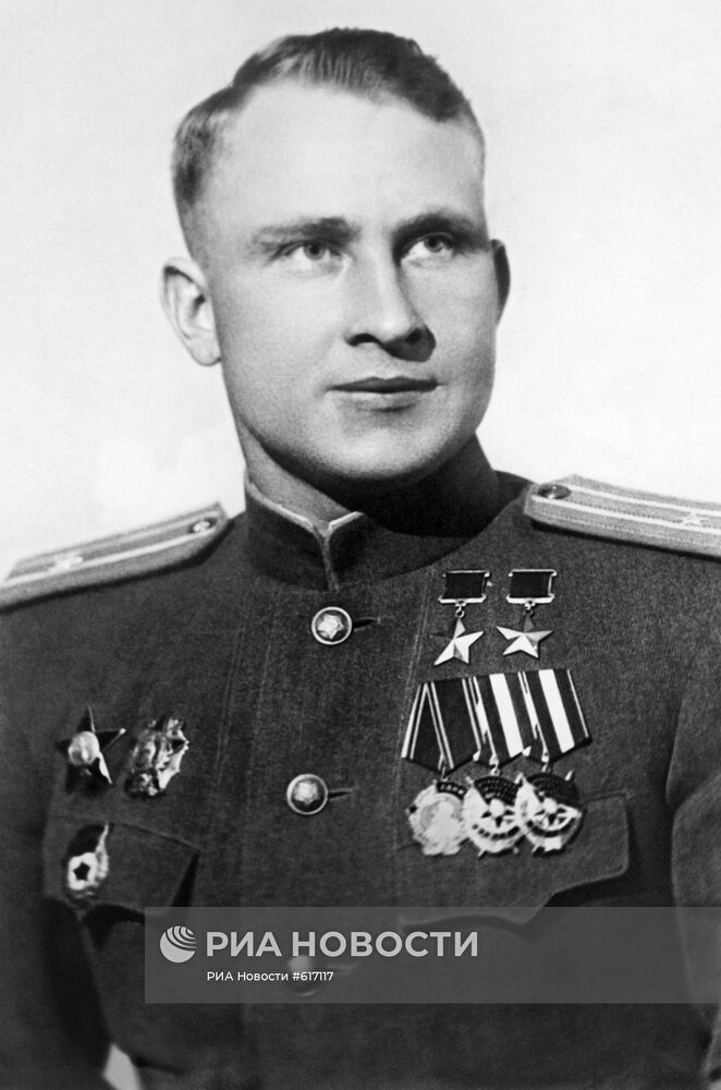 Летчик, дважды Герой Советского Союза Сергей Данилович Луганский