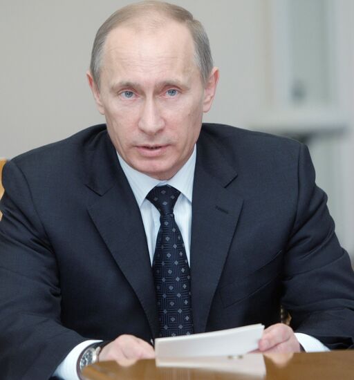 Премьер-министр России В.Путин провел совещание в Ново-Огарево