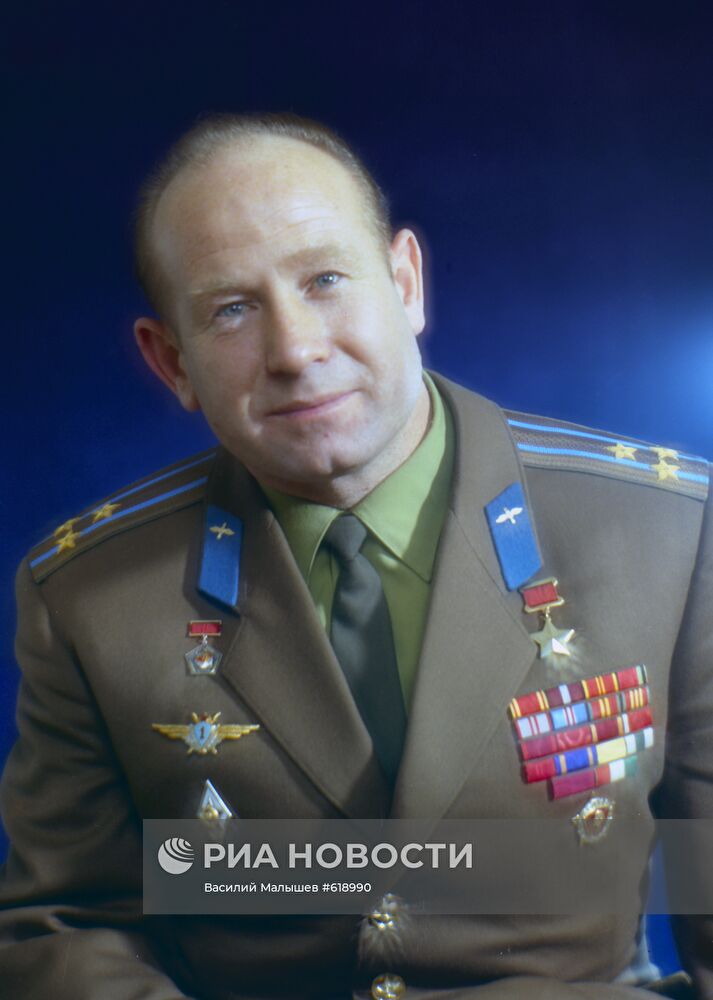 Алексей Леонов