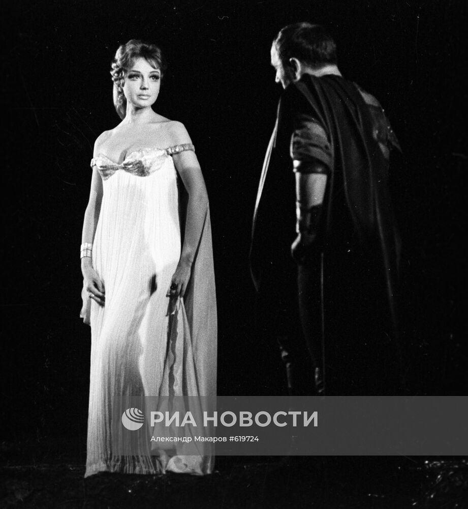 Елена Добронравова