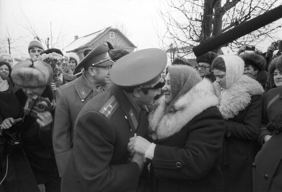 А.Т. Гагарина и представители отряда космонавтов СССР