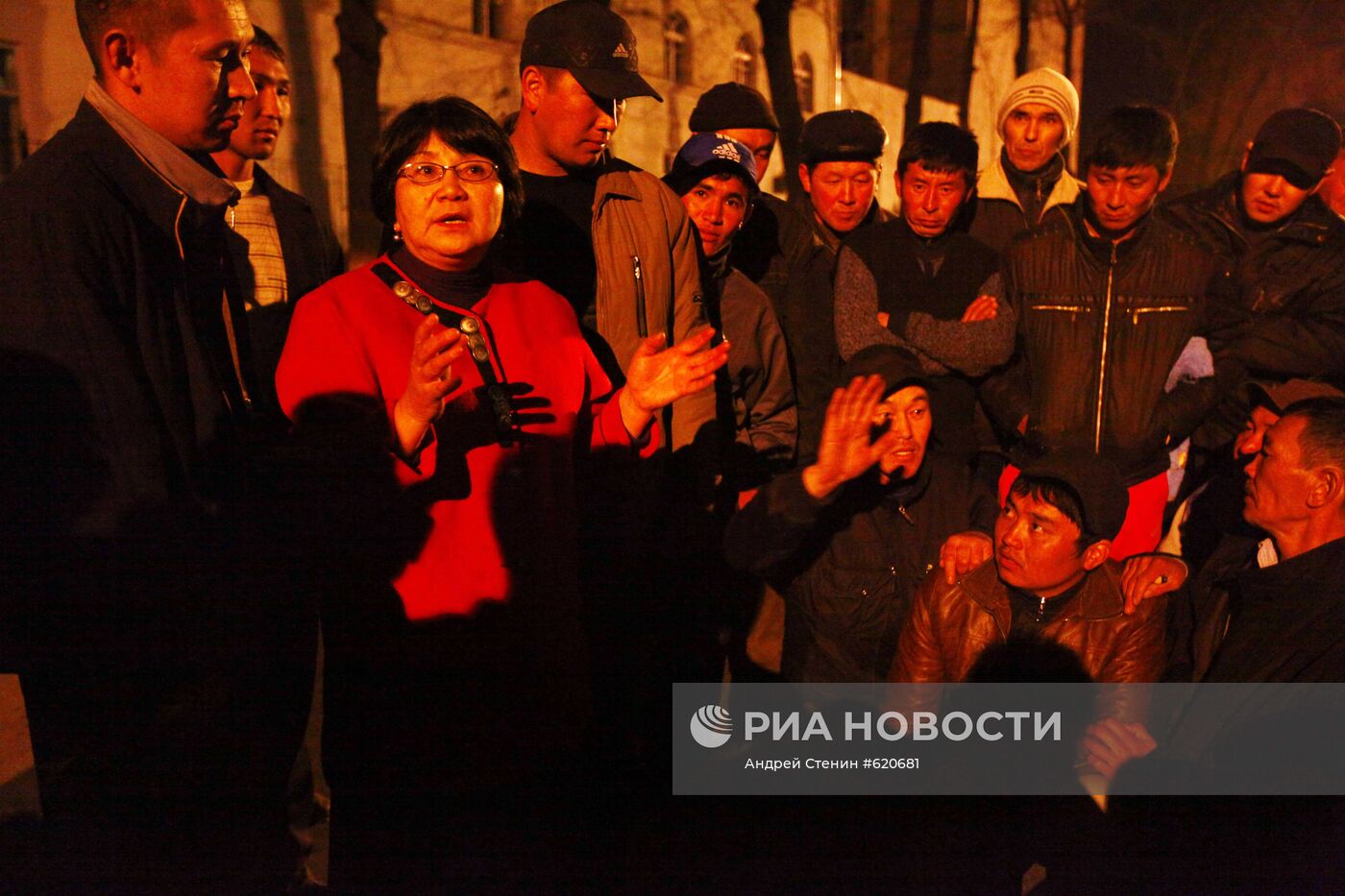 Погром в здании правительства, захваченного силами оппозиции