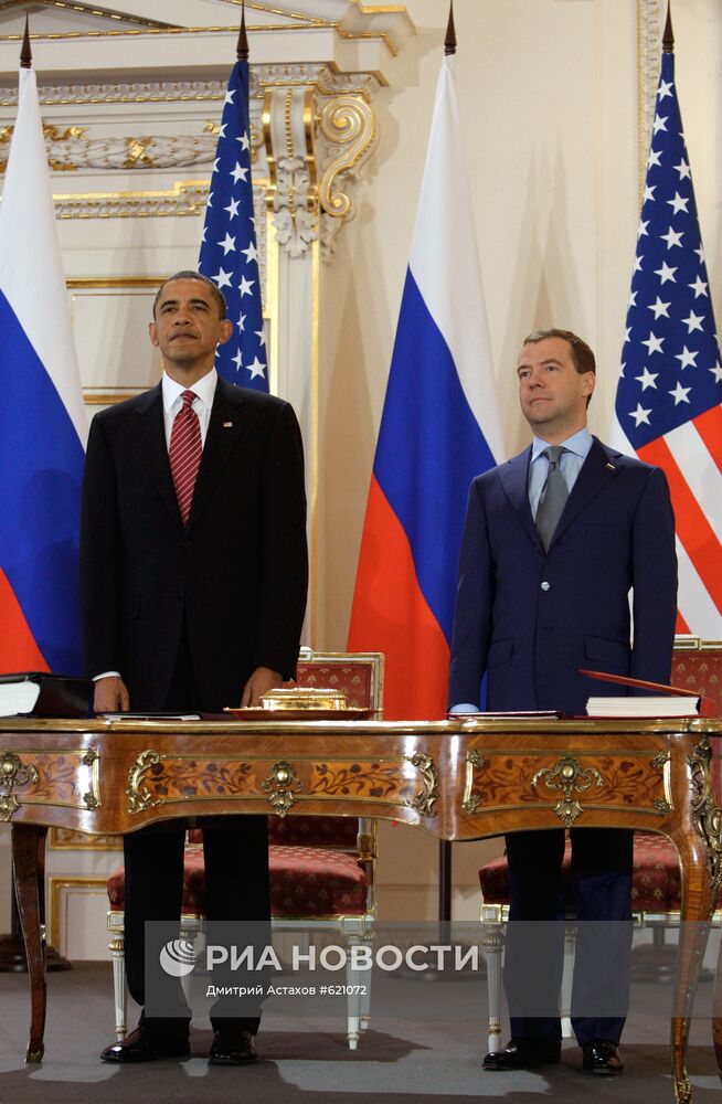 Дмитрий Медведев и Барак Обама подписали новый договор по СНВ