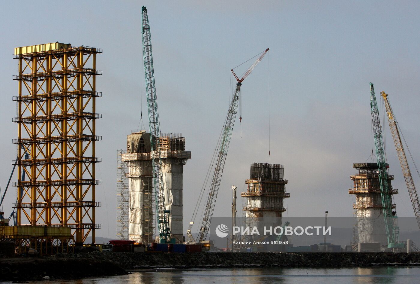 Строительство моста на остров Русский во Владивостоке
