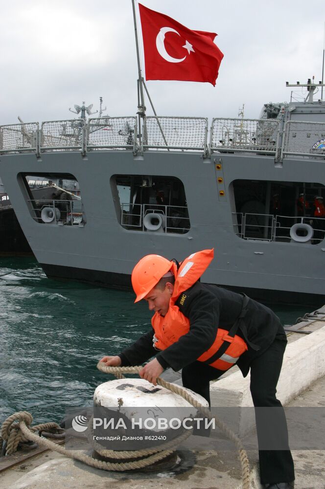 Турецкий фрегат "Барбарос" в порту Севастополь