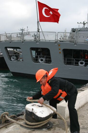 Турецкий фрегат "Барбарос" в порту Севастополь