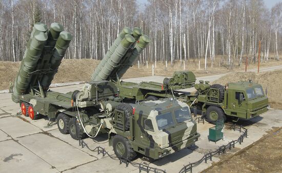 Зенитно-ракетный комплекс С-400 "Триумф"