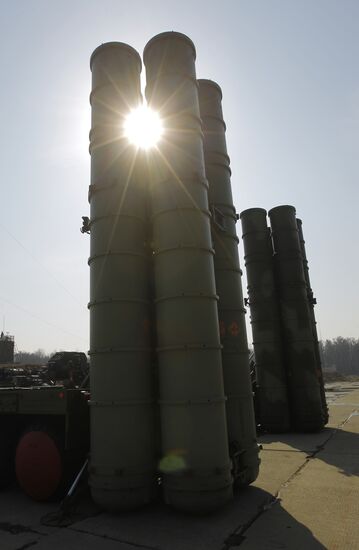 Зенитно-ракетный комплекс С-400 "Триумф"