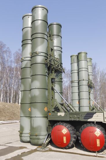 Зенитно-ракетный комплекс С-400 "Триумф"