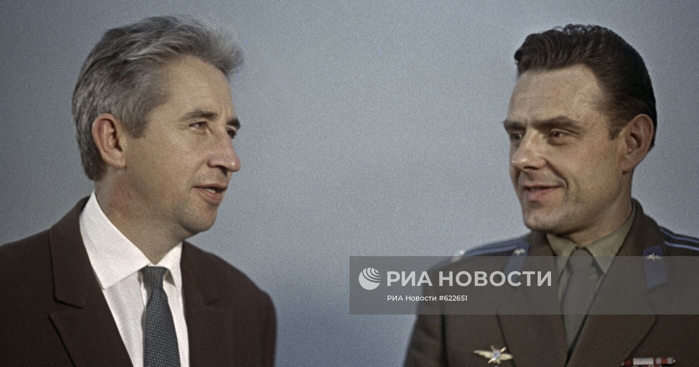 Космонавты К. Феоктистов и В.  Комаров