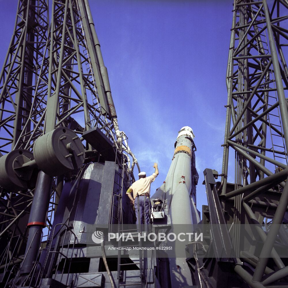 Запуск космического корабля "Союз-14"