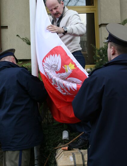 Траур у генерального Консульства Польши в Калининграде