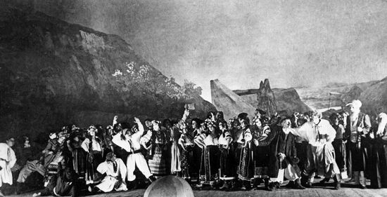 Сцена из оперы М. П. Мусоргского "Сорочинская ярмарка"