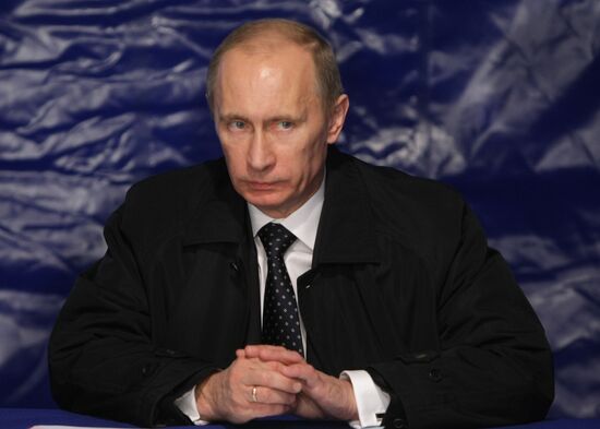 Владимир Путин провел совещание на аэродроме под Смоленском