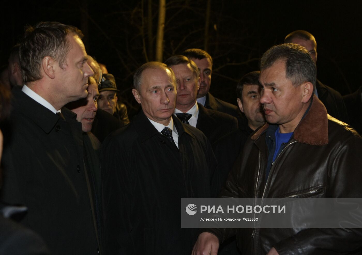 Премьер-министры РФ и Польши посетили место крушения Ту-154