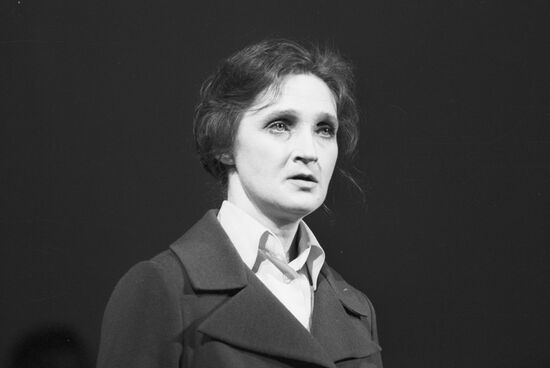 Сцена из спектакля "Целина"