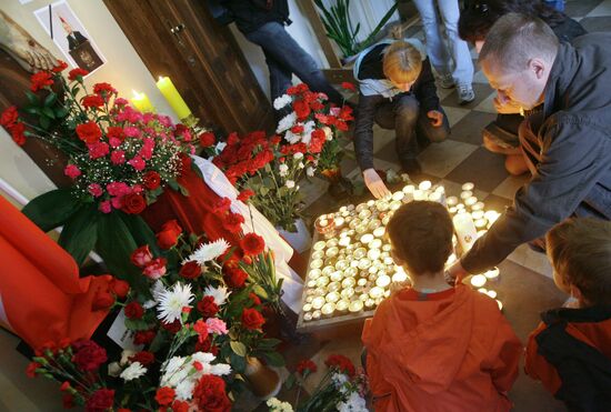 Поминальная месса по жертвам авиакатастрофы под Смоленском