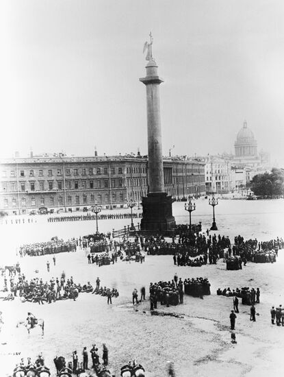 Митинг революционно настроенных солдат