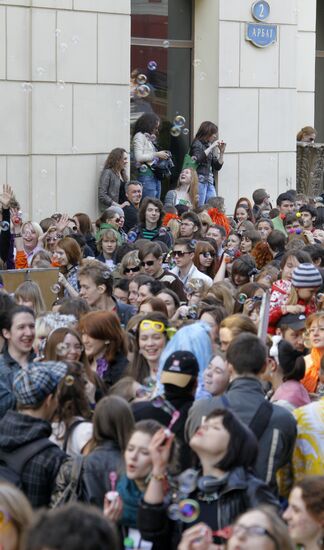 Парад мыльных пузырей на Старом Арбате