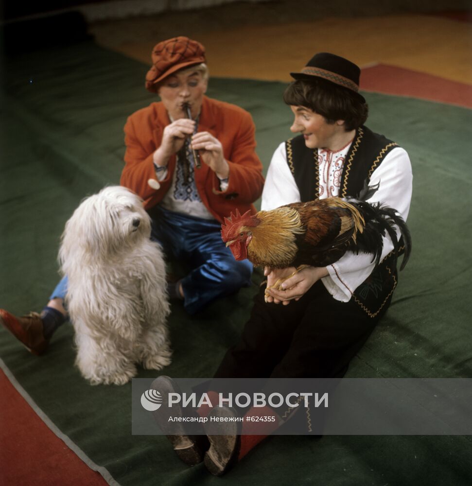 Выступление клоунов Павла Константинова и Якова Пигеля