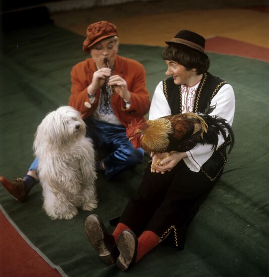 Выступление клоунов Павла Константинова и Якова Пигеля