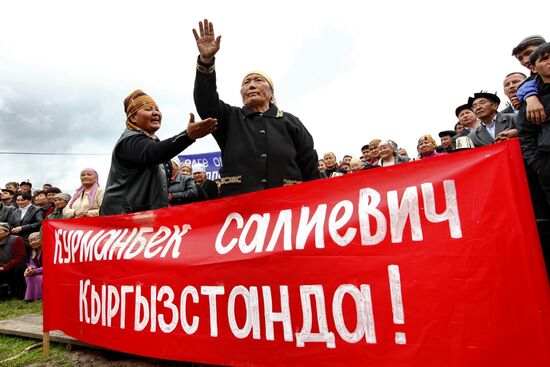 Сторонники президента Киргизии Курманбека Бакиева