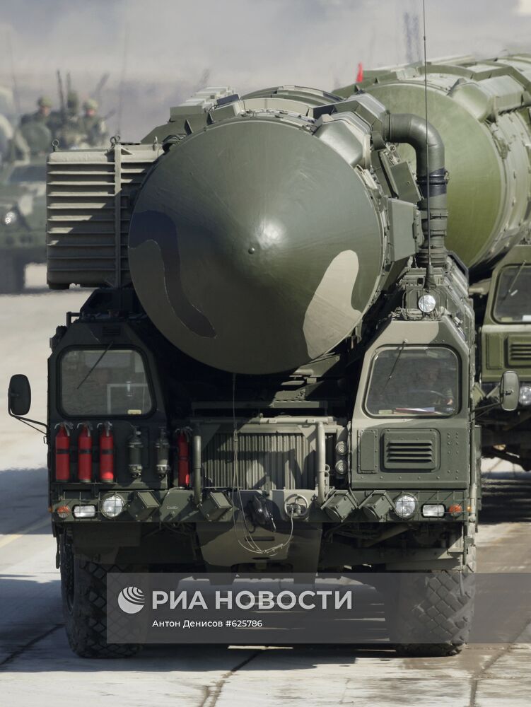 Механизированная колонна:Пусковая установка комплекса "Тополь-М"