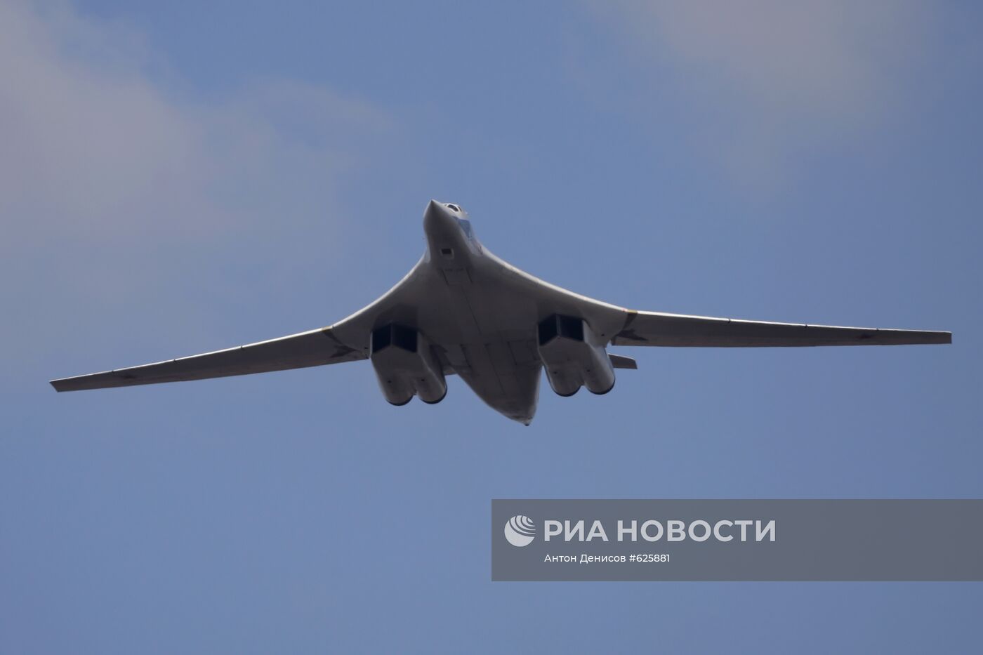 Тяжелый бомбардировщик-ракетоносец Ту-160