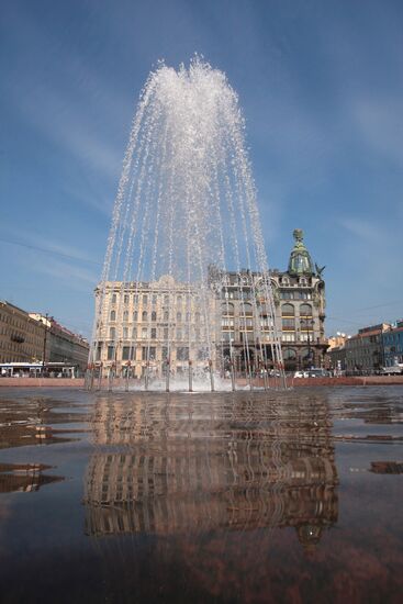 В Санкт-Петербурге заработал первый фонтан