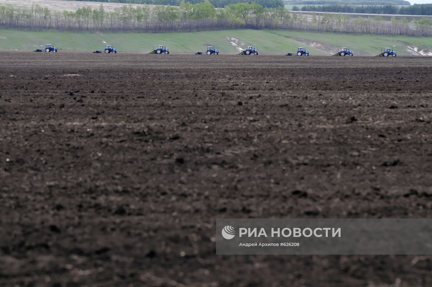 Подготовка к севу на полях в Воронежской области